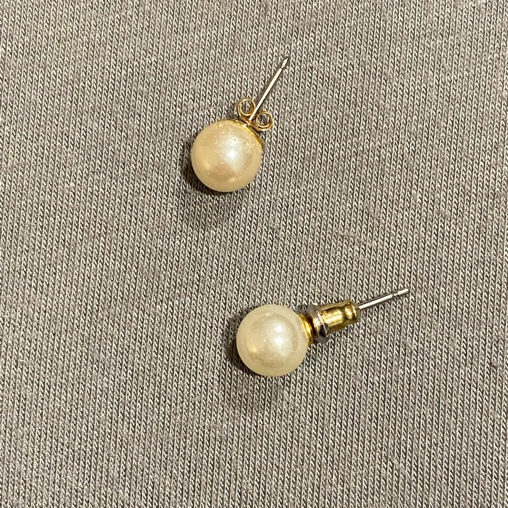 Assorted earrings